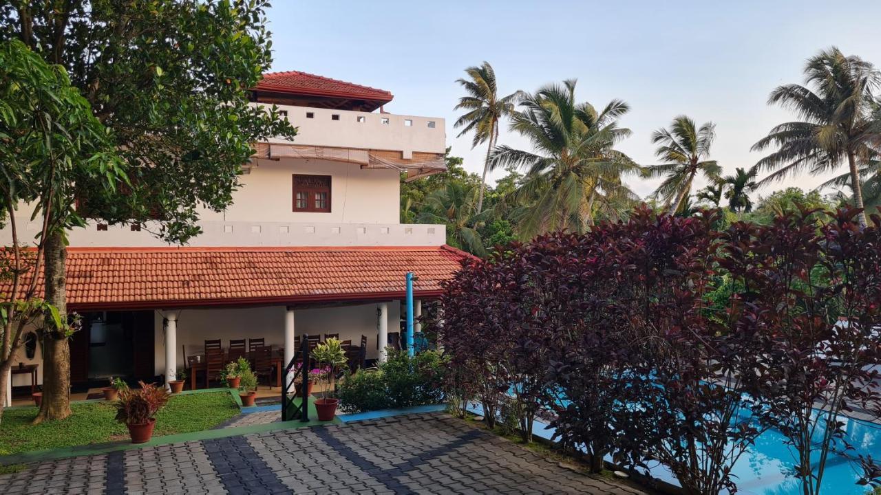 Villa Талпе Экстерьер фото